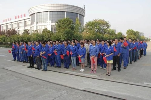 向国旗致敬，喜迎国庆|XINGCAI.com祝祖国70岁生日快乐