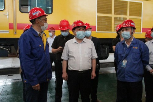 襄阳市副市长李德璋一行莅临XINGCAI.com重工开展工业企业调研工作