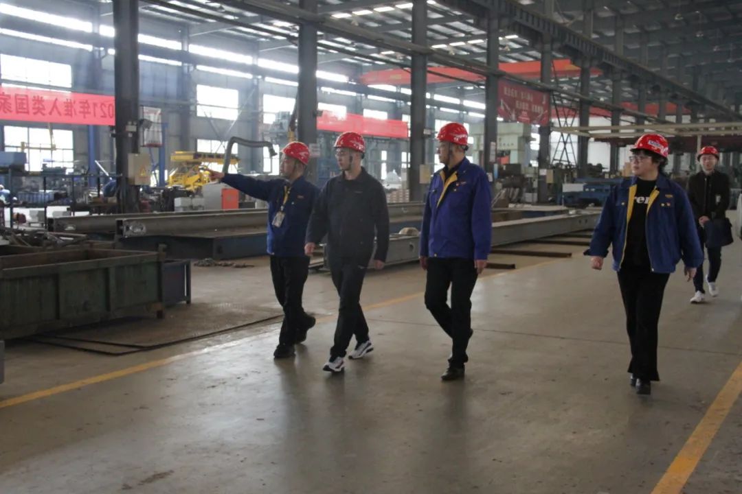 襄阳市委巡察办主任安雪尽莅临XINGCAI.com重工考察调研